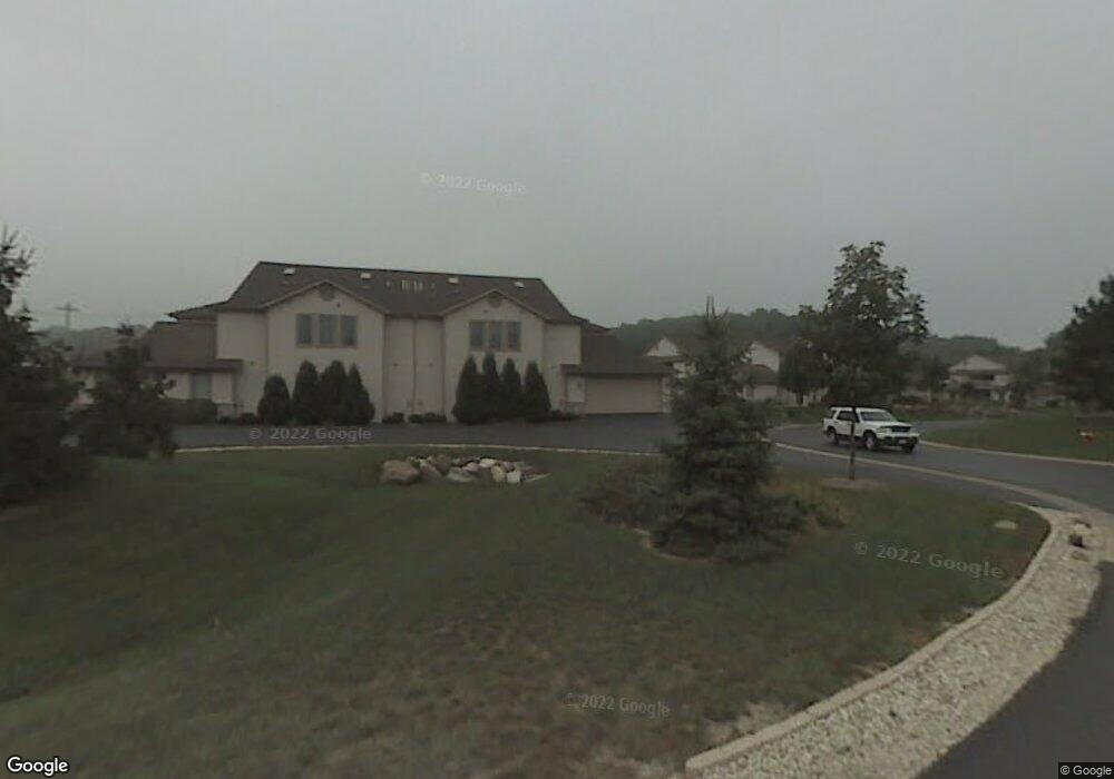 2293C Circle Ridge unit 33, Delafield, WI 53018 - photo 1