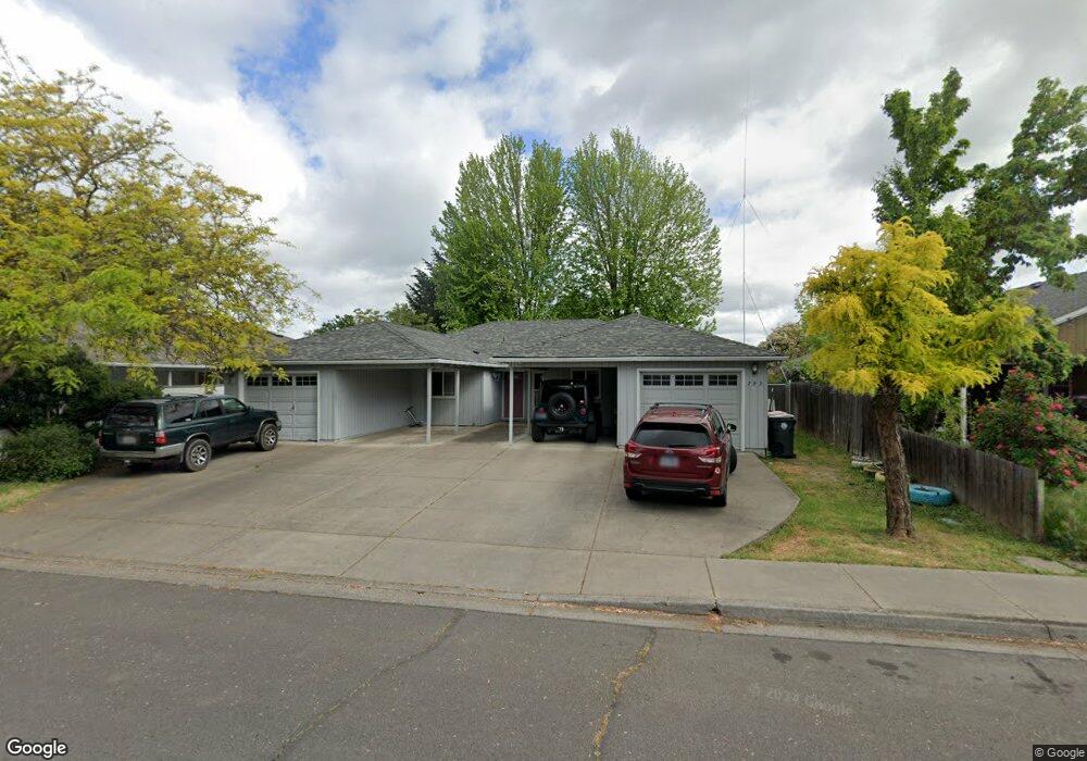 787 Columbine 789 Way, Central Point, OR - photo 1