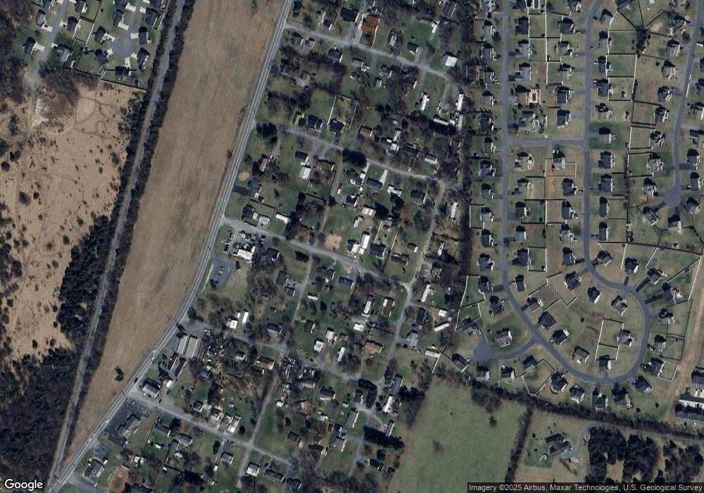 111 Commonwealth Ave, Bunker Hill, WV 25413 - photo 1