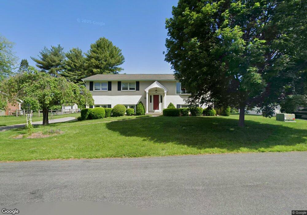 1252 Divot Dr, Allentown, PA 18106 - photo 1