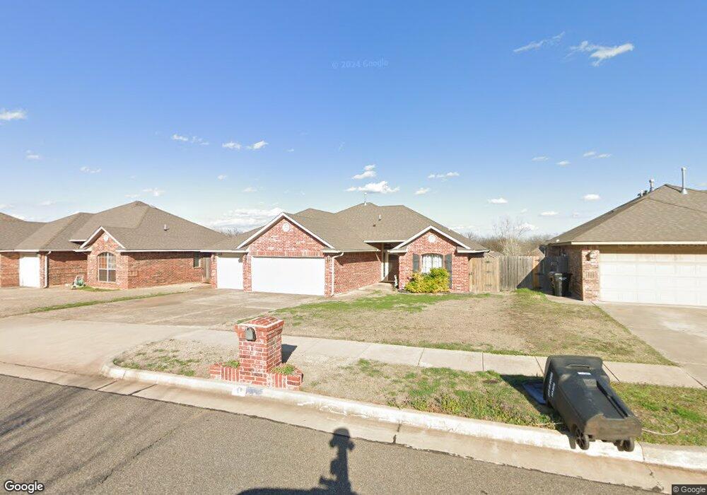 528 Loyd Ln, Moore, OK 73160 - photo 1