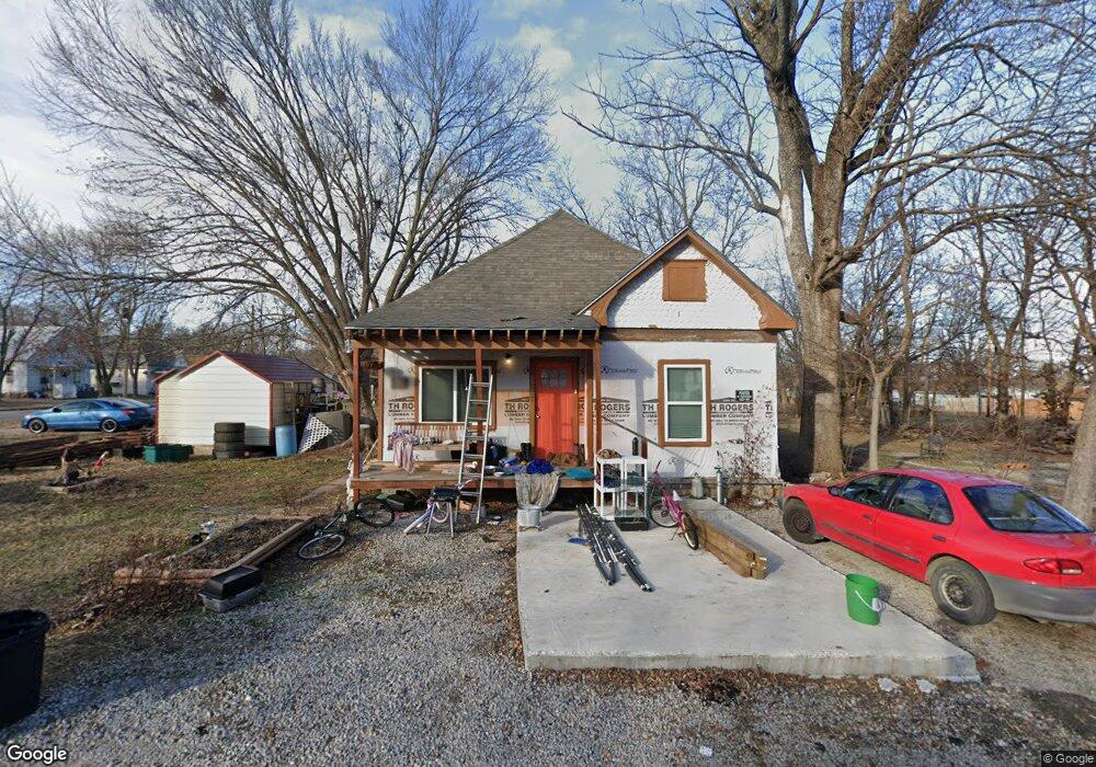 2527 Felix Ave, Parsons, KS 67357 - photo 1