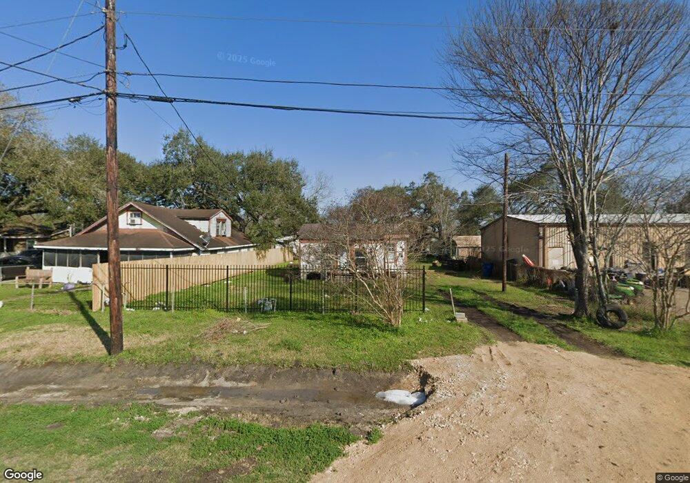 110 Avenue D, Alvin, TX 77511 - photo 1