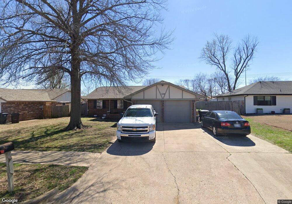 1128 NE 4th St, Moore, OK 73160 - photo 1
