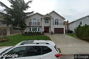 31 Sherwood Ln, Cedarhurst, NY 11516