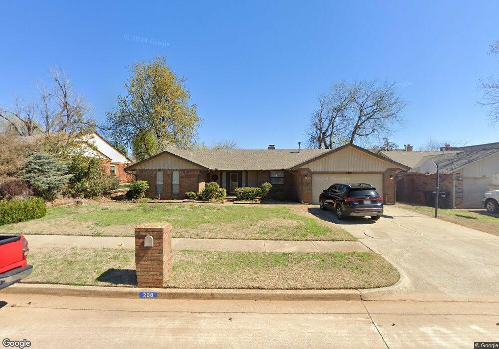 208 Wellington Ln, Moore, OK 73160 - photo 1