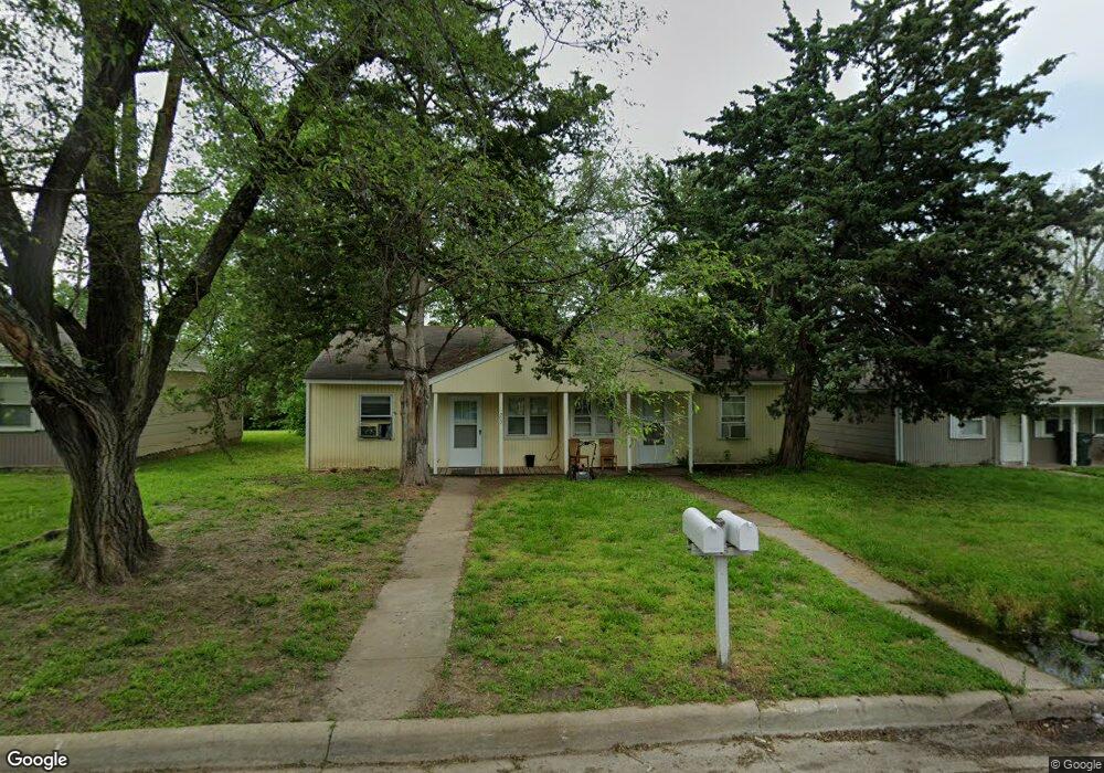 1002 SW 33rd St unit 1000 SW 33rd St, Topeka, KS 66611 - photo 1