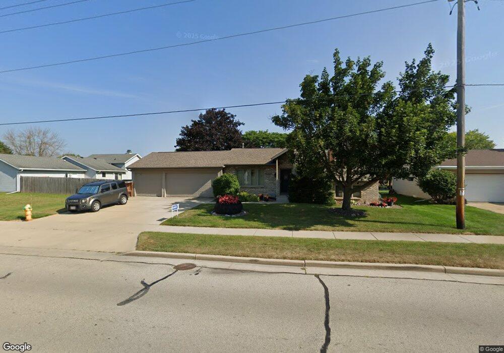 2136 W Capitol Dr, Appleton, WI 54914 - photo 1