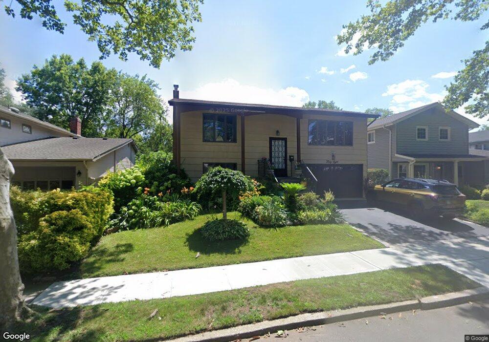 38 Sandy Ct, Port Washington, NY 11050 - photo 1