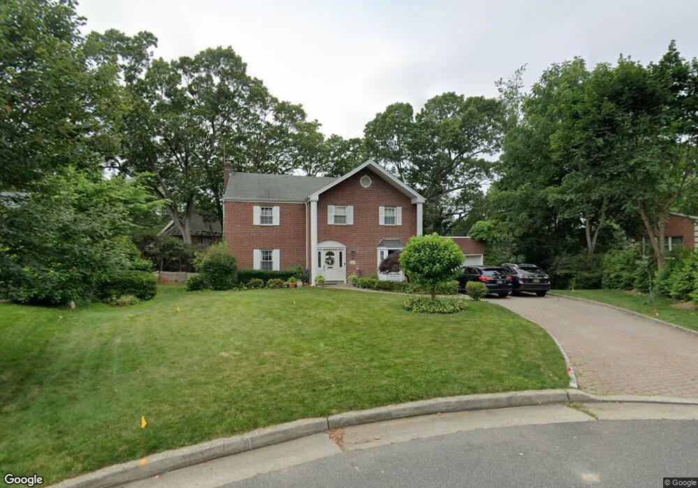 42 Sutton Crest, Manhasset, NY 11030 - photo 1