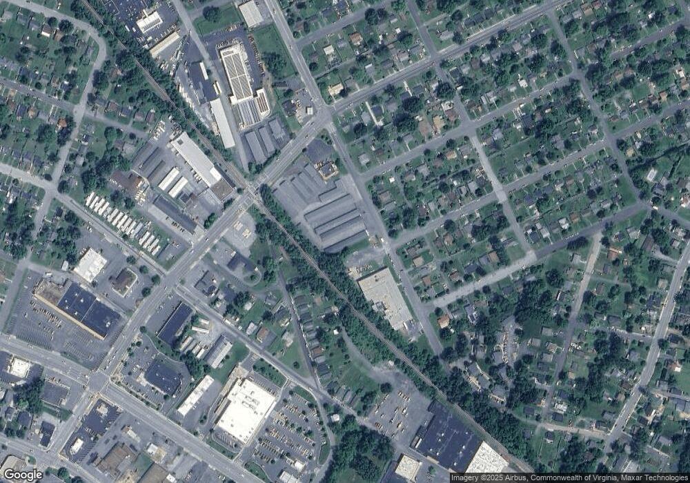 912 Ivy St, Waynesboro, VA 22980 - photo 1