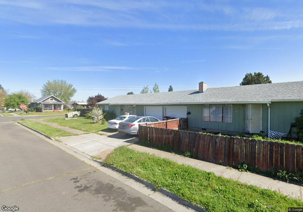 220 N 9th St, Central Point, OR 97502 - photo 1