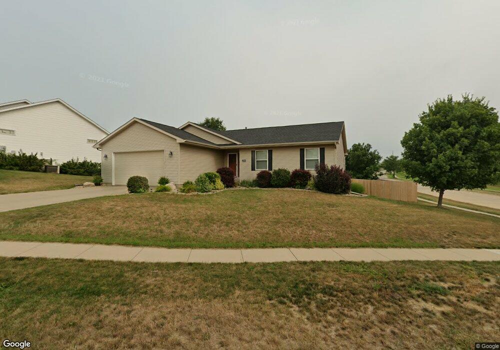 3704 Hawk Ave SW, Cedar Rapids, IA 52404 - photo 1