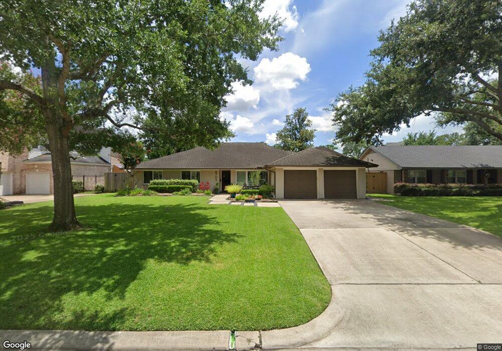 8705 Lanell Ln, Houston, TX 77055 - photo 1