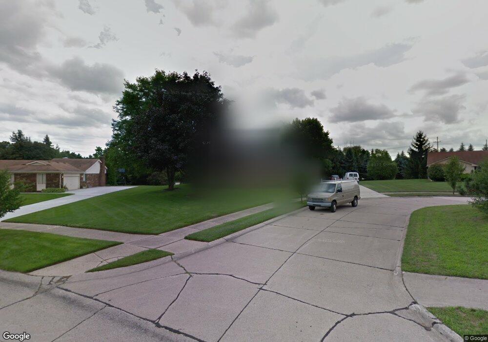 2433 Claymont Dr, Troy, MI 48098 - photo 1