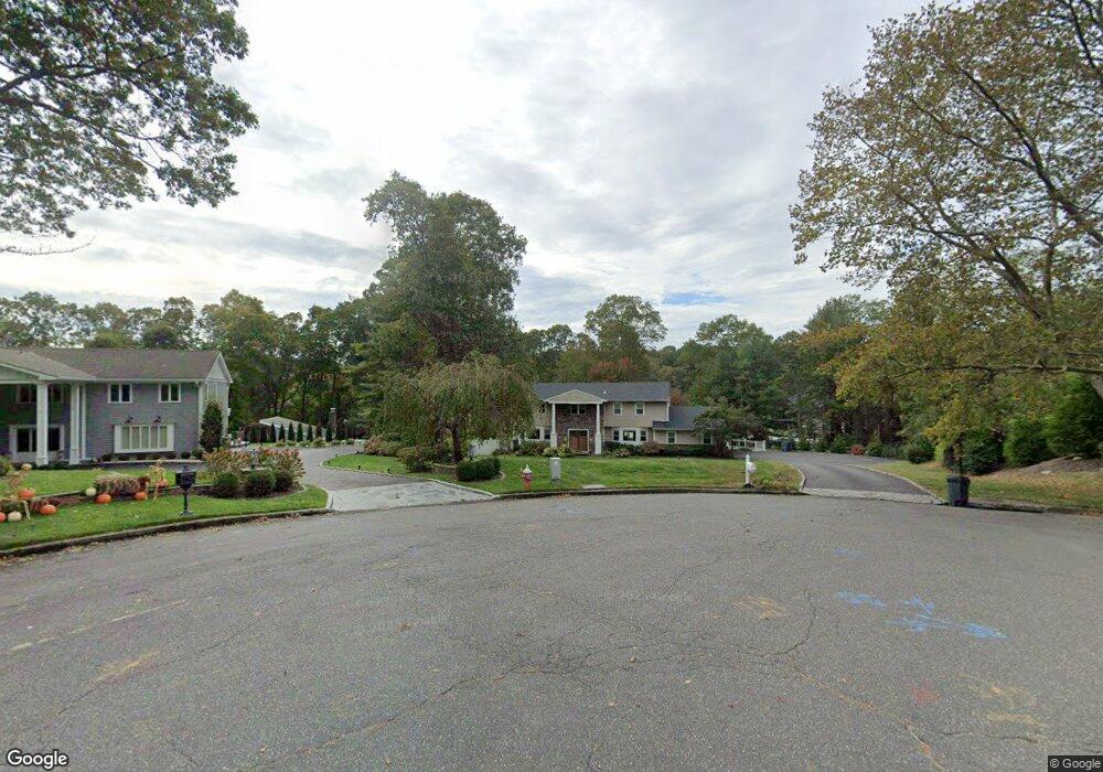 9 Croydon Ct, Dix Hills, NY 11746 - photo 1