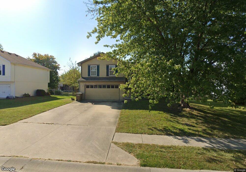 1611 Beau Dr, Raymore, MO 64083 - photo 1