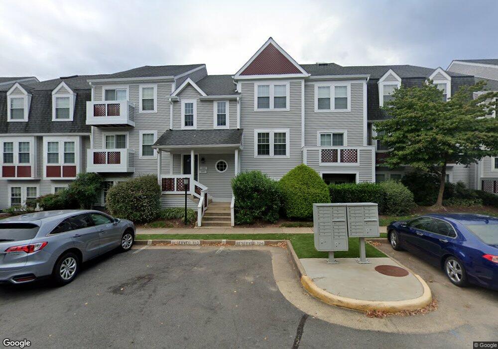 12893 Grays Pointe Rd unit 12893B, Fairfax, VA 22033 - photo 1