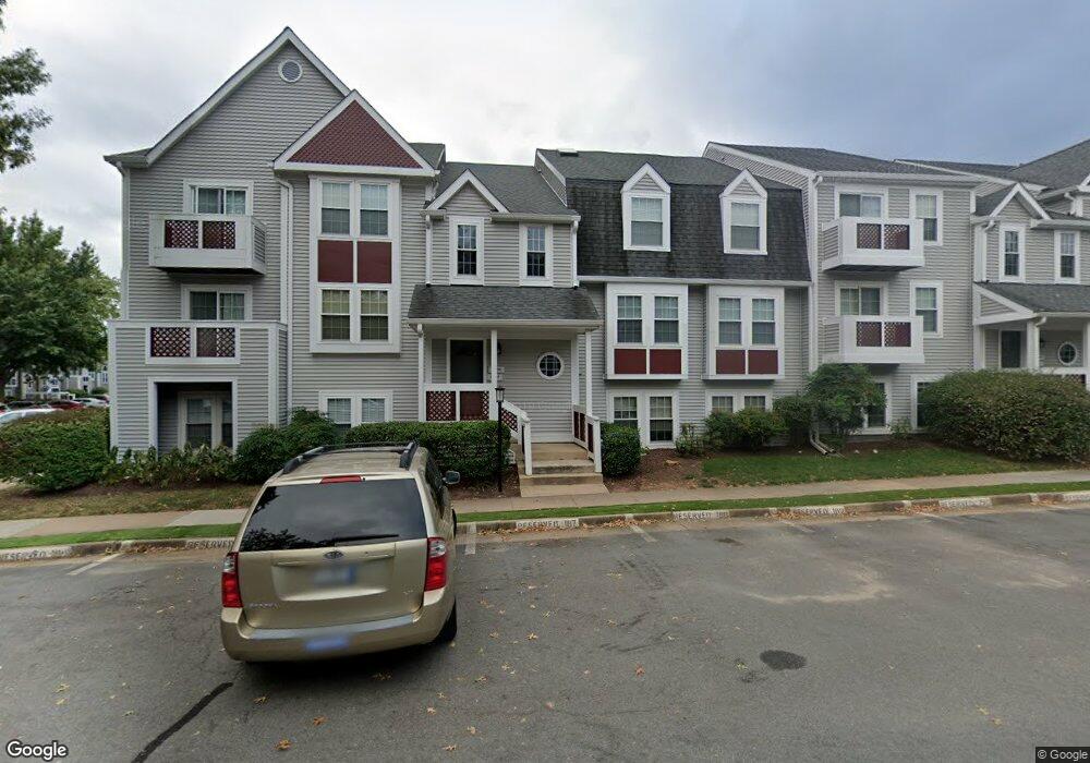 12897 Grays Pointe Rd unit 12897B, Fairfax, VA 22033 - photo 1