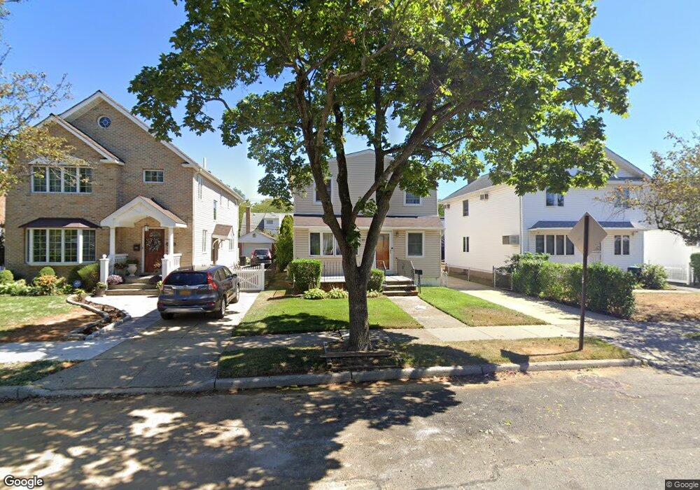 8111 267th St, Glen Oaks, NY 11004 - photo 1