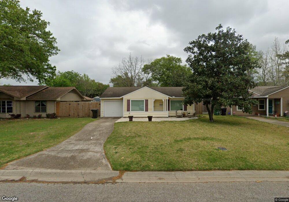 1718 Saxon Dr, Houston, TX 77018 - photo 1