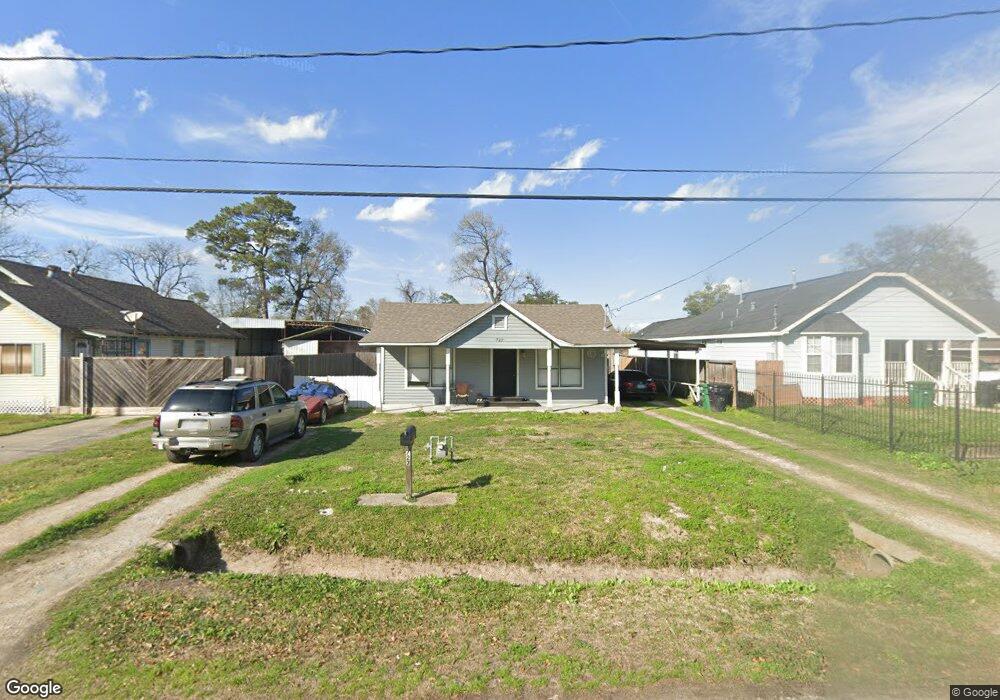 727 Yorkshire St unit B, Houston, TX 77022 - photo 1