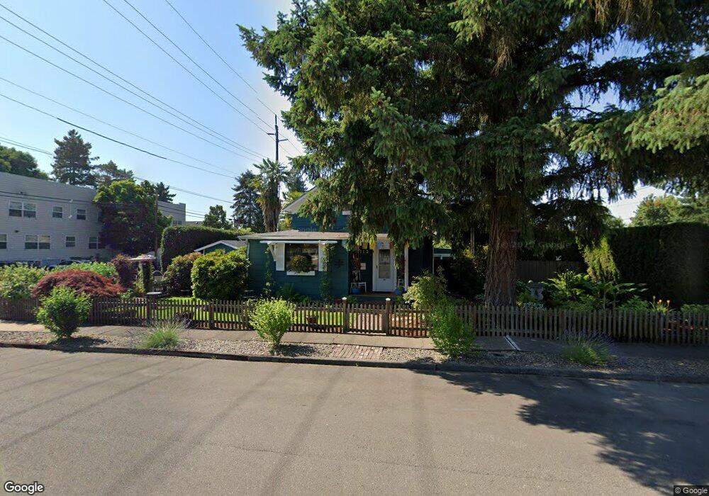 1112 E 4th St, Newberg, OR 97132 - photo 1