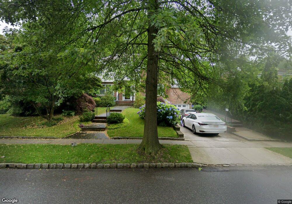 124 Shoreward Dr, Great Neck, NY 11021 - photo 1