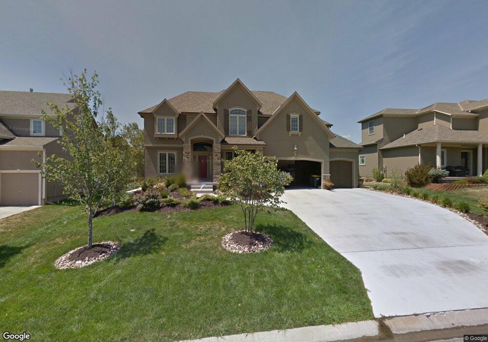 5630 Roundtree St, Shawnee, KS 66226 - photo 1