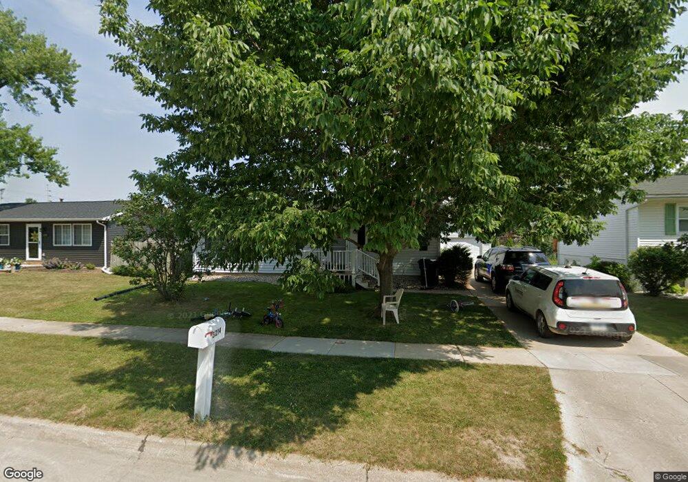 3214 Elaine Dr NW, Cedar Rapids, IA 52405 - photo 1