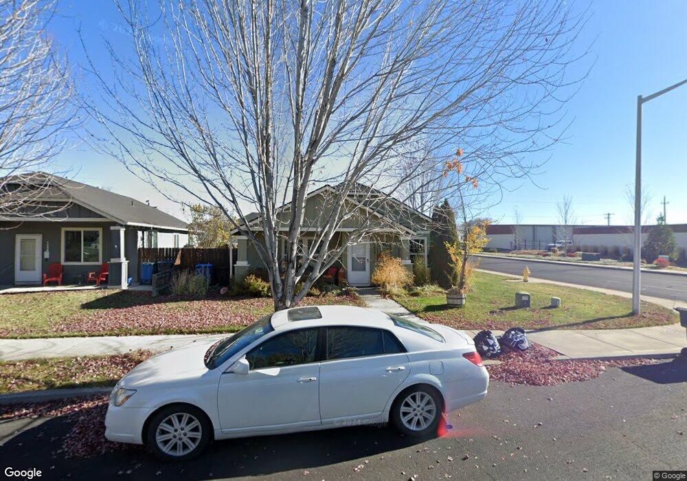 1220 NE 4th St, Redmond, OR 97756 - photo 1