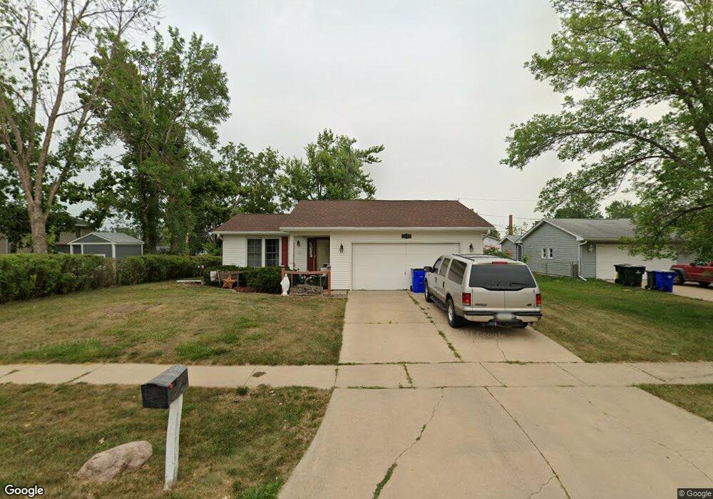 2319 25th St SW, Cedar Rapids, IA 52404 - photo 1