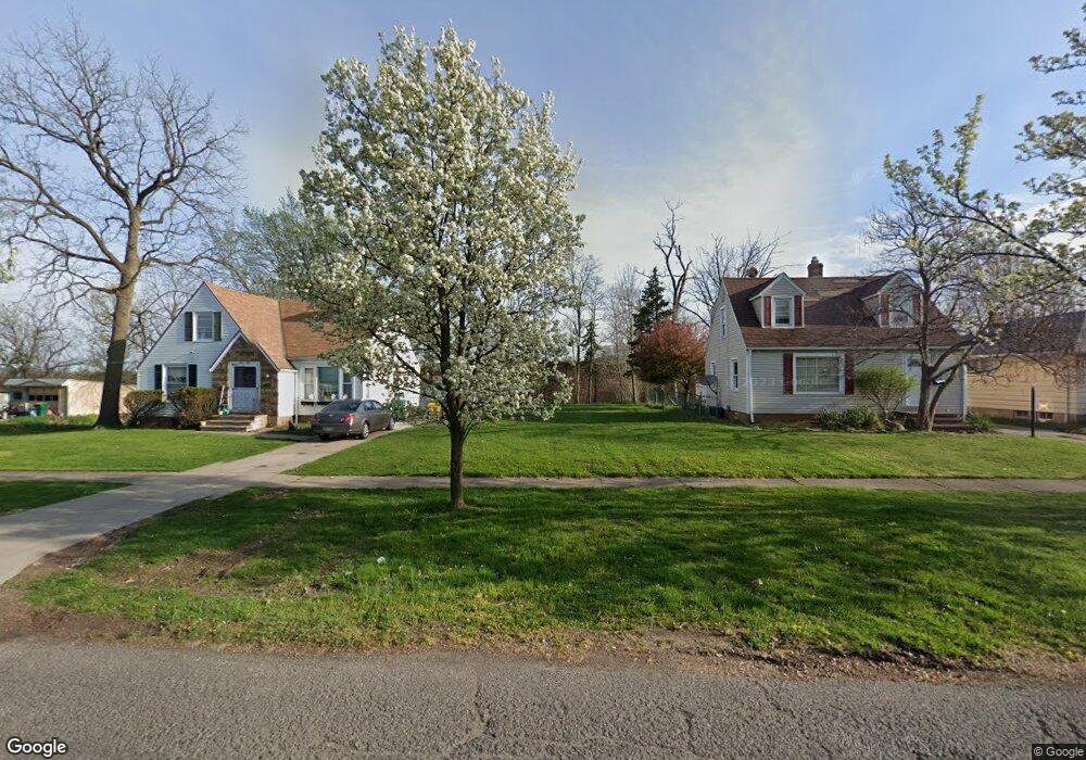 18209 Mccracken Rd, Maple Heights, OH 44137 - photo 1