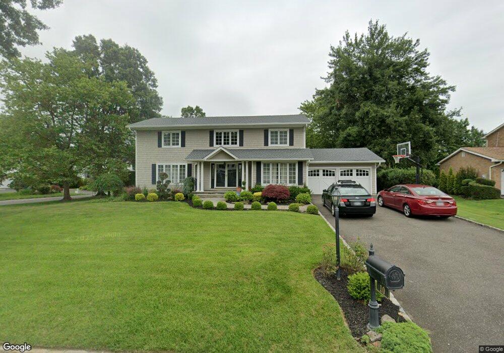 10 Maple Dr, Port Washington, NY 11050 - photo 1