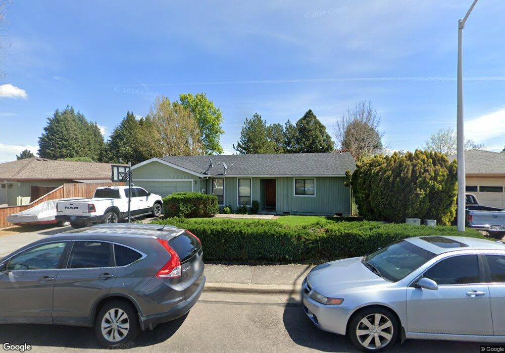 577 Daniel St, Central Point, OR 97502 - photo 1