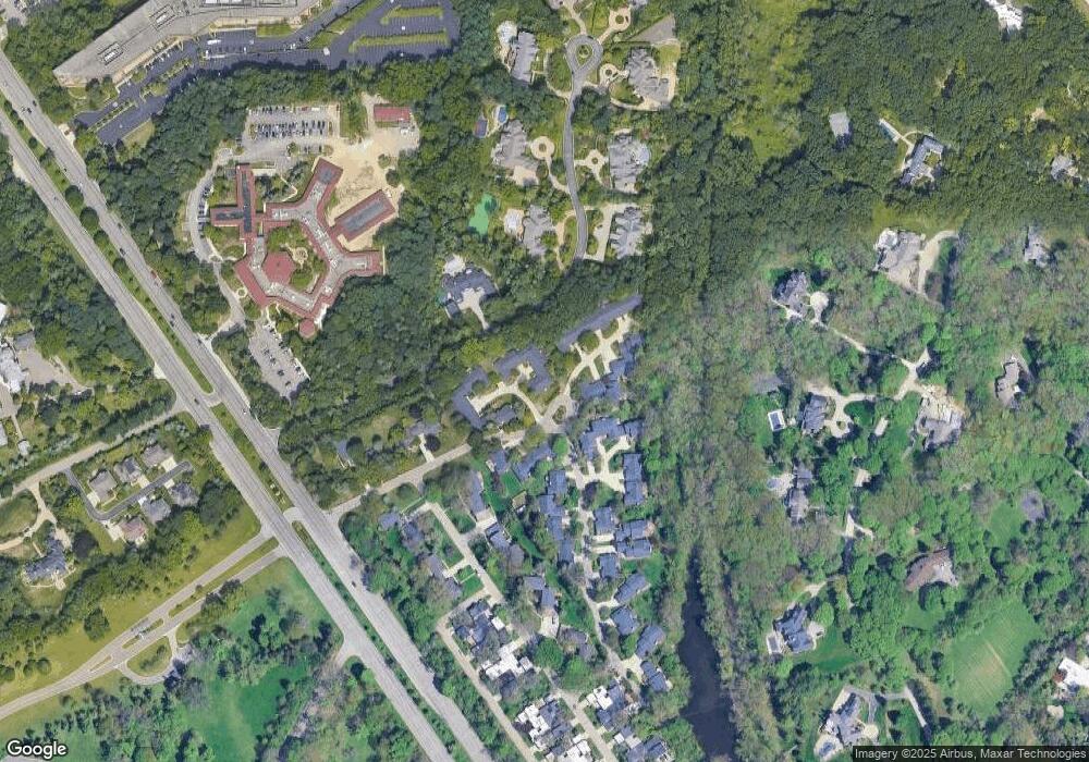 1011 Stratford Place unit 32, Bloomfield Hills, MI 48304 - photo 1