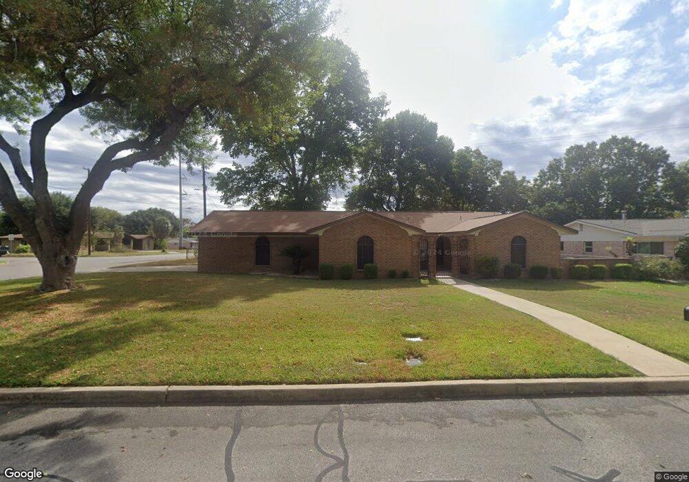 1186 Hillcrest Dr, New Braunfels, TX 78130 - photo 1