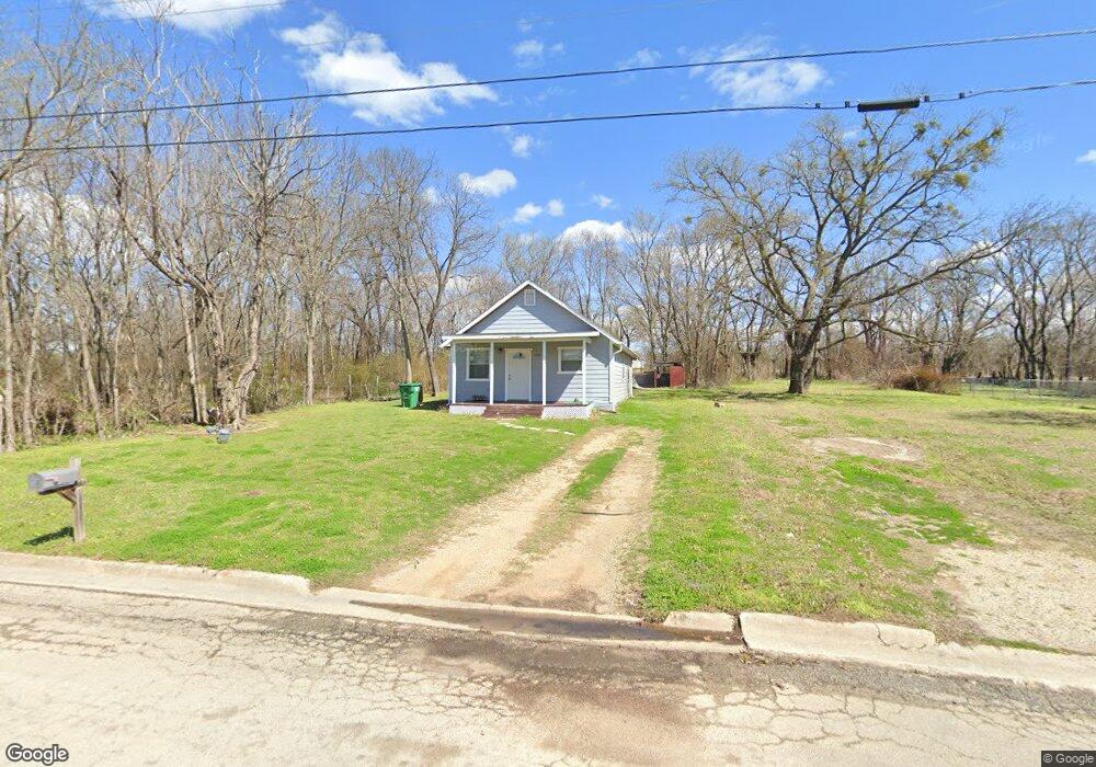 1730 S Lindsay St, Gainesville, TX 76240 - photo 1