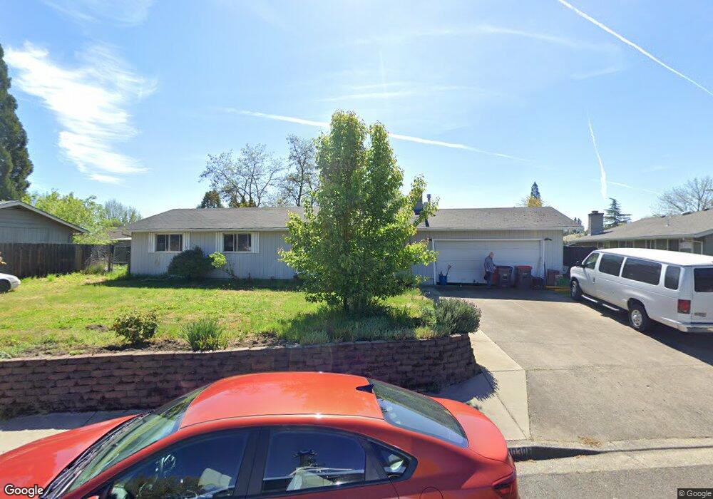 1030 Crest Dr, Central Point, OR 97502 - photo 1