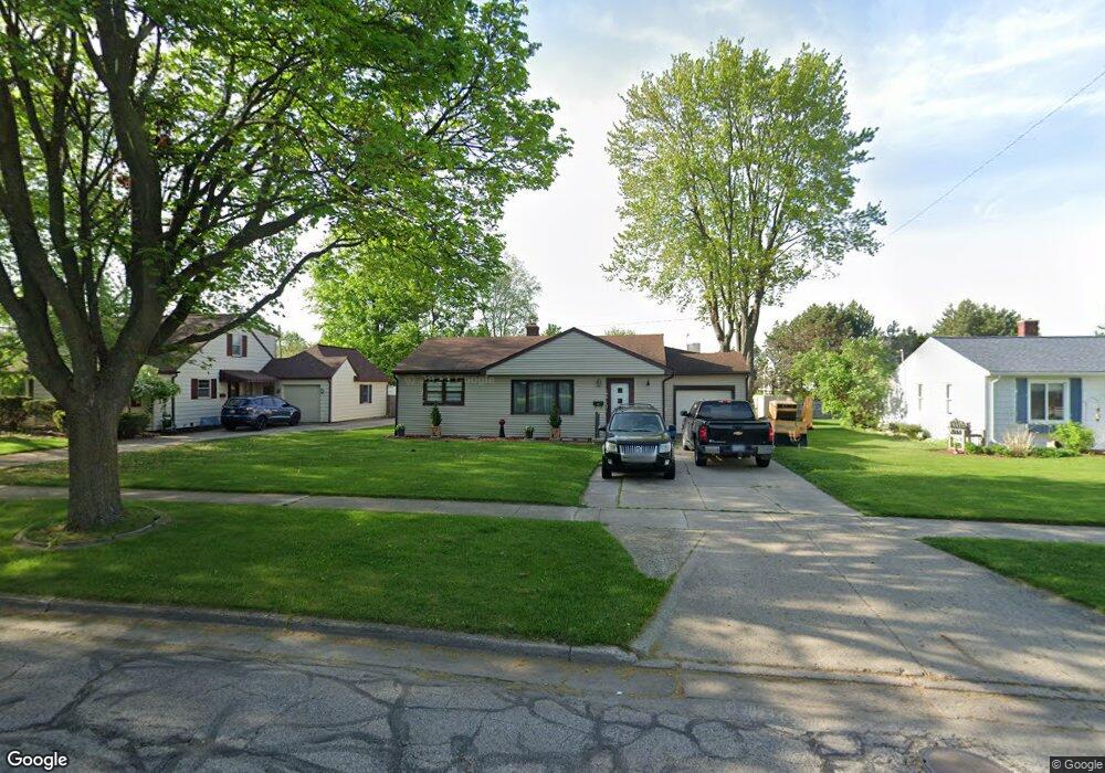 135 E Vates St, Frankenmuth, MI 48734 - photo 1