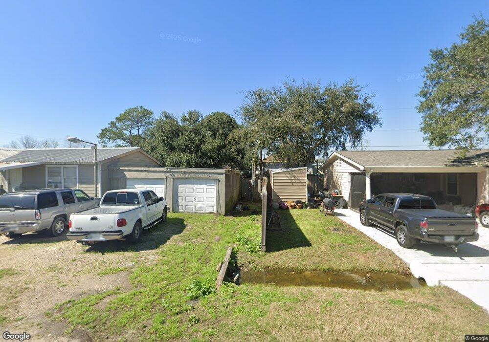 115 Greentree St, Alvin, TX 77511 - photo 1