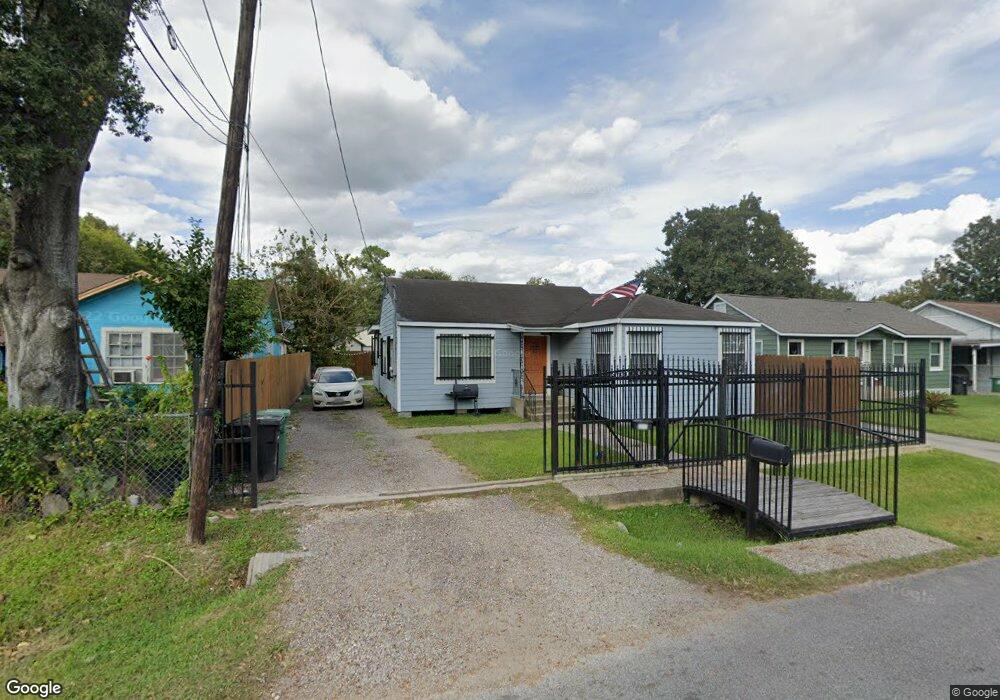 207 Melbourne St, Houston, TX 77022 - photo 1