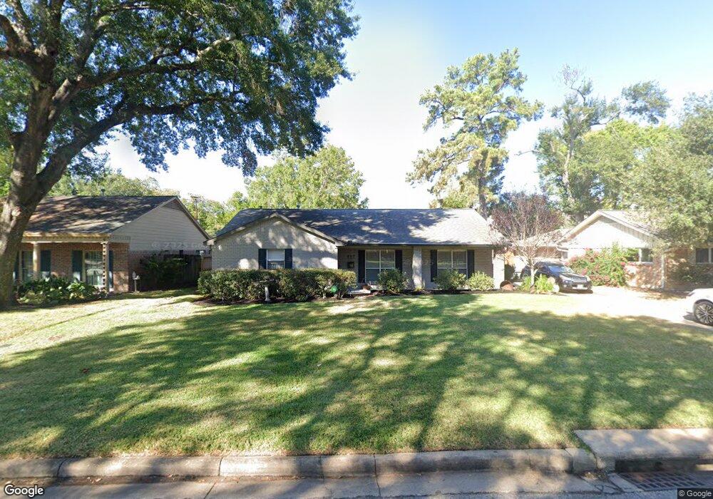 927 Wycliffe Dr, Houston, TX 77079 - photo 1