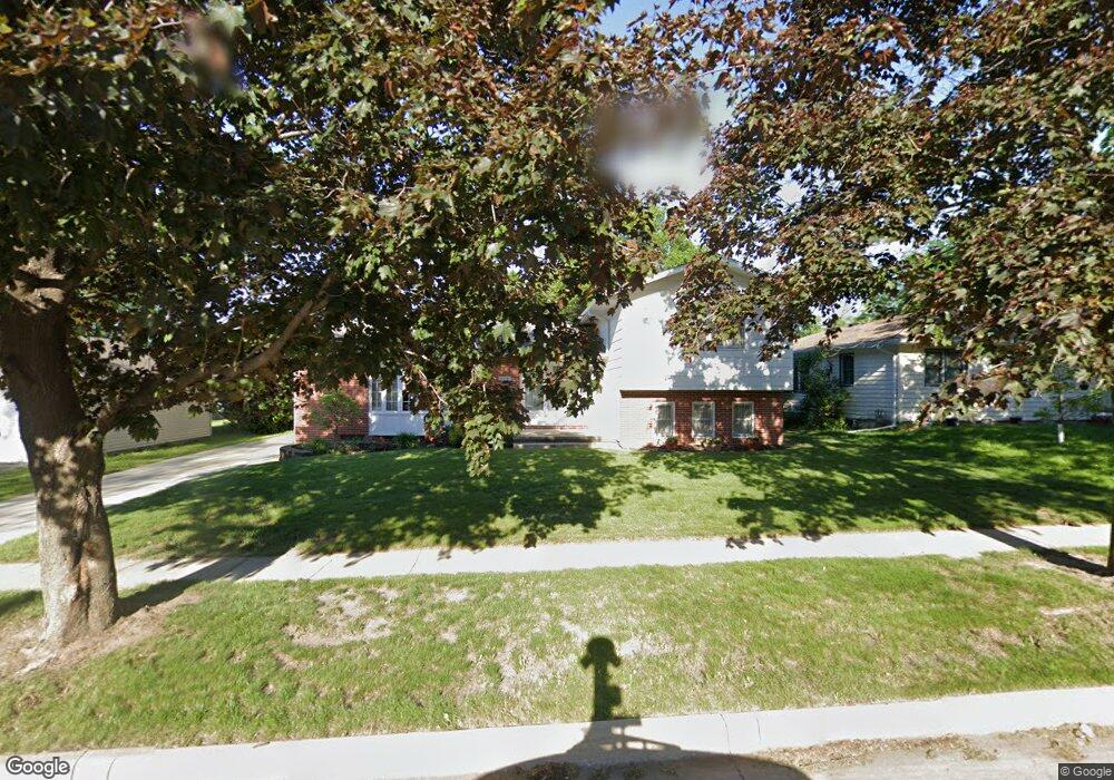 114 Magnolia Dr, Cedar Falls, IA 50613 - photo 1