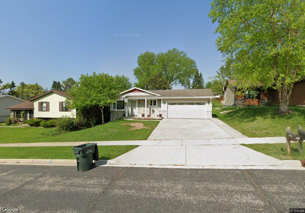 824 Kings Ridge Ct E, West Bend, WI 53090 - photo 1