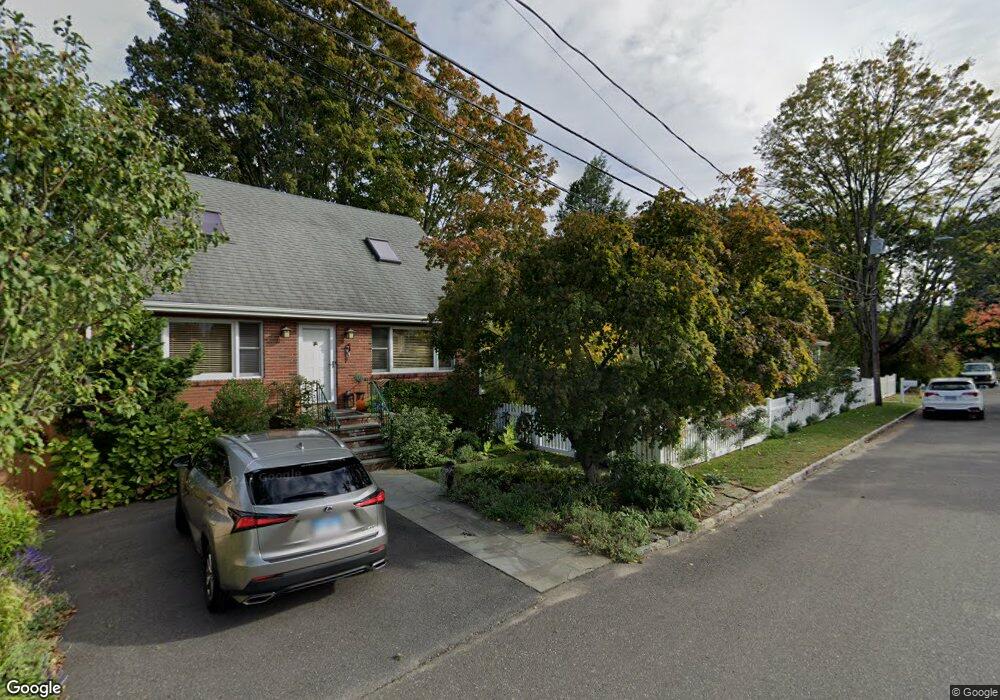 8 Weaver St, Greenwich, CT 06831 - photo 1