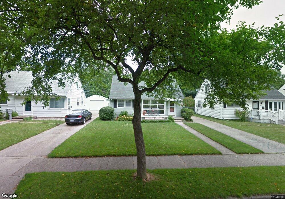 811 E Greenlawn Ave, Lansing, MI 48910 - photo 1