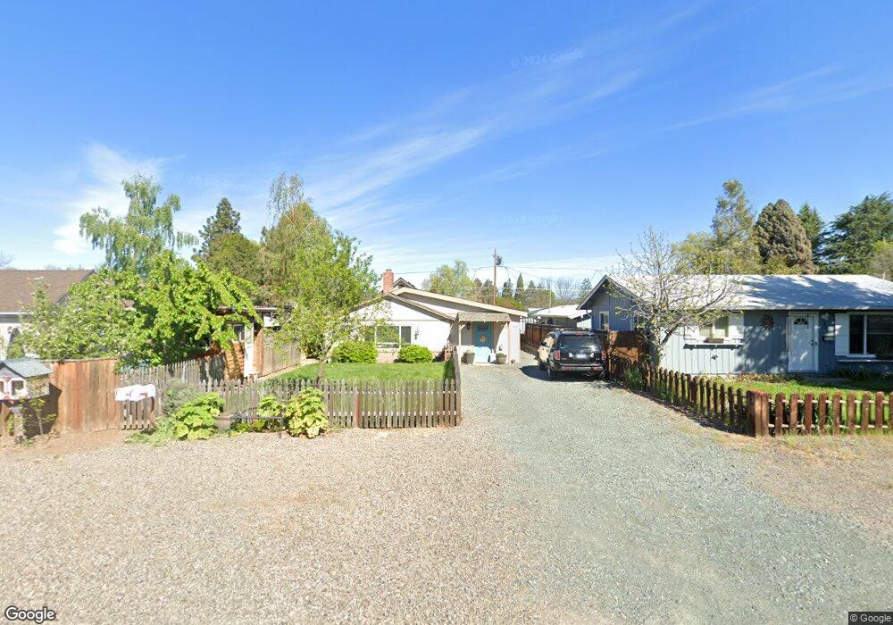 523 Maple St, Central Point, OR 97502 - photo 1