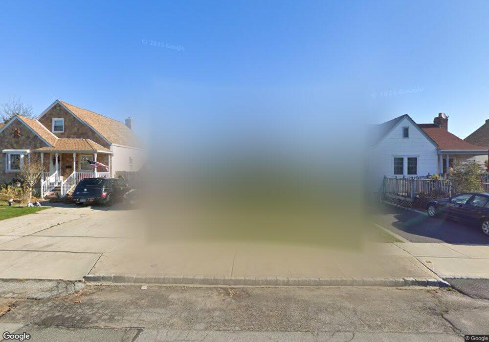 126 Deauville Pkwy, Lindenhurst, NY 11757 - photo 1