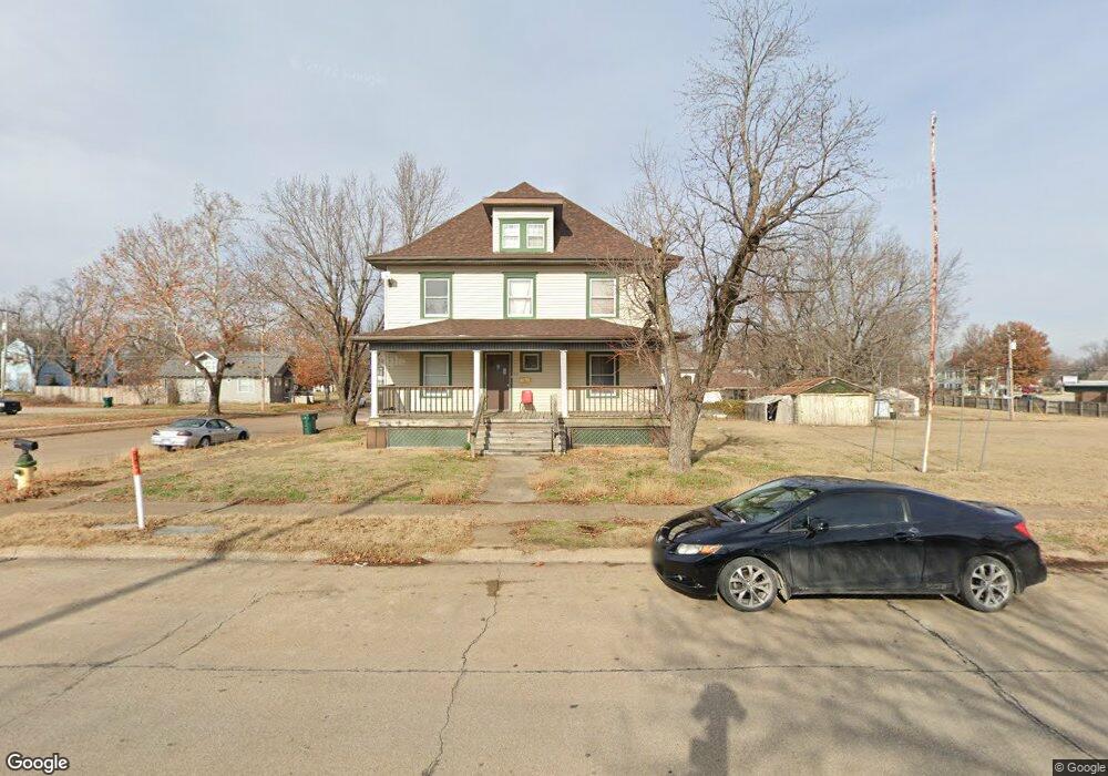 1631 Crawford Ave, Parsons, KS 67357 - photo 1